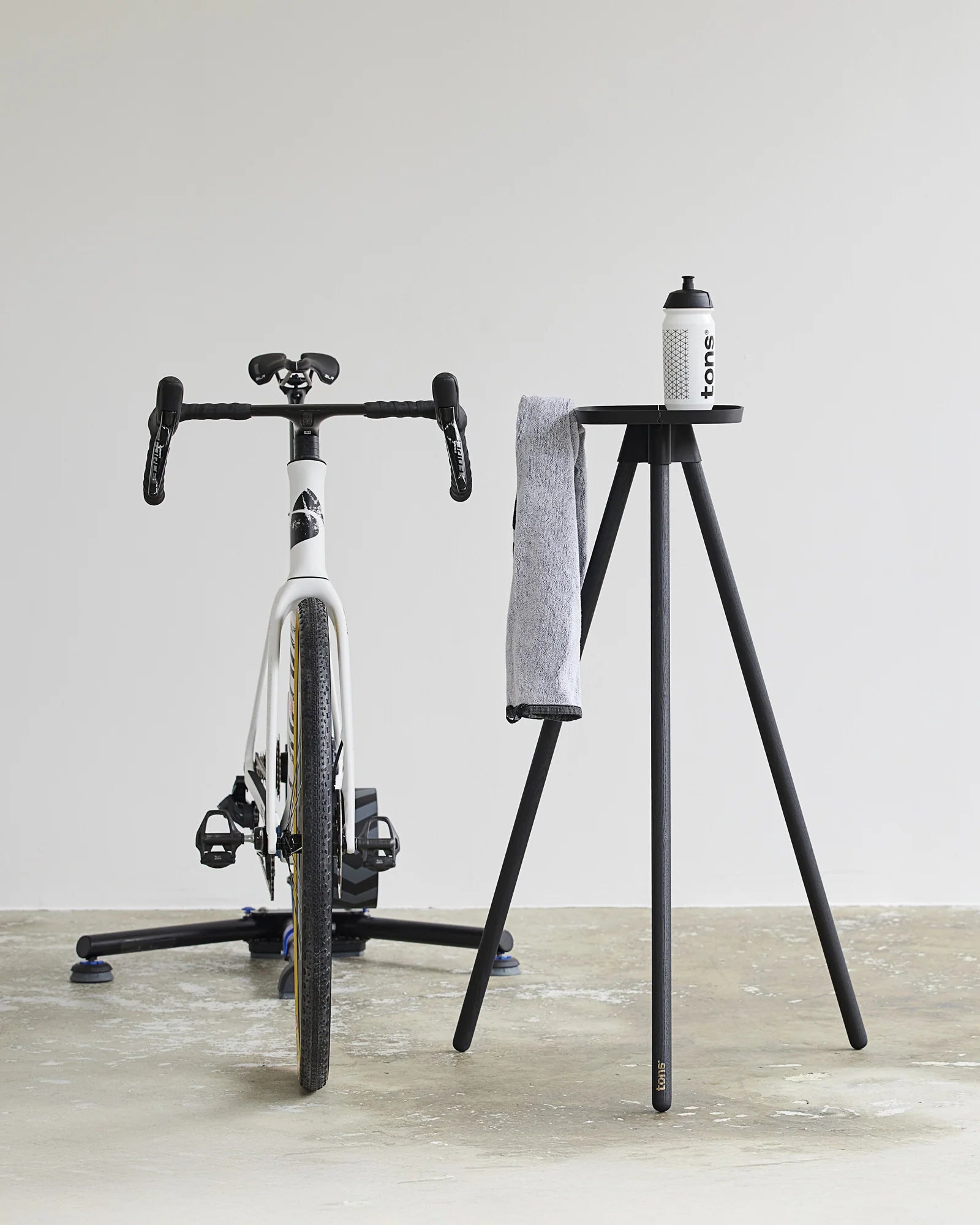 Tons Studio Väggfäste Natural Oak Road (32cm)