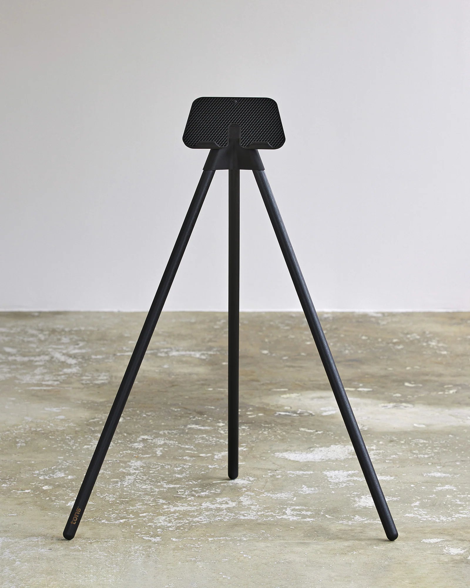 Tons Studio Väggfäste Natural Oak Road (32cm)