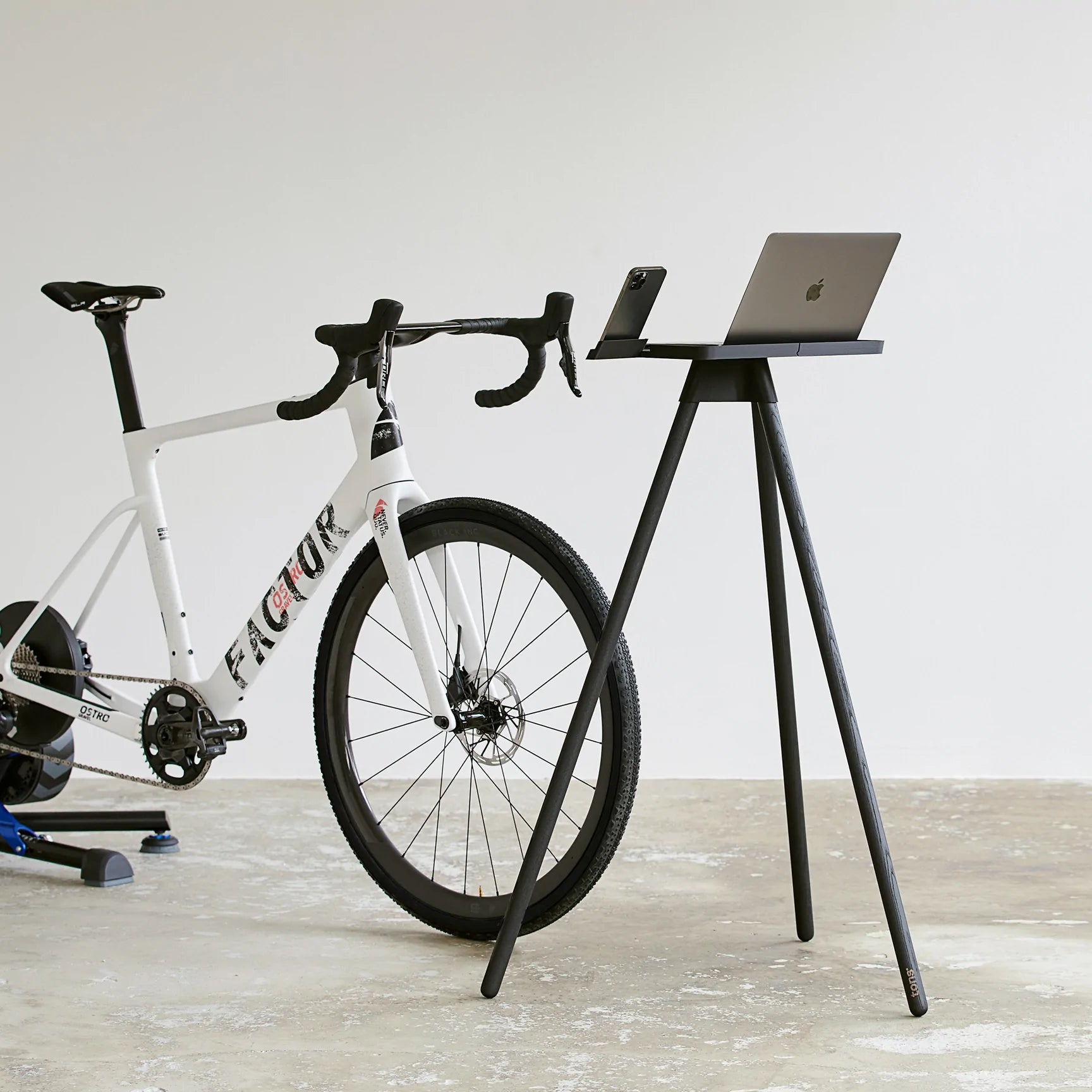 Tons Studio Laptop Race Table